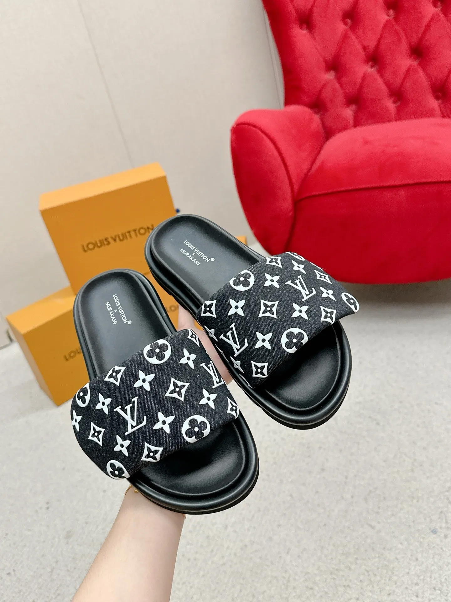 👟👟Ex-factory price 420👟👟 LV Louis Vuitton Full of high-end feel! A popular model among bloggers at home and abroad, it’s retro and fashionable and looks amazing on your feet! Mainly recommended model on the official website★ ━━━━━ ЅᏇєєt ━━━━━ ▪️Upper: original calfskin ➕5D printing process ▪️Inner: imported mixed sheepskin ▪️Outsole: original molded foam outsole ▪️Size: Female 35-40 Men's 39-44 (women's 41 men's 45)